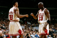 NBA对决字母哥全场统治，雄鹿逆转76人夺胜利